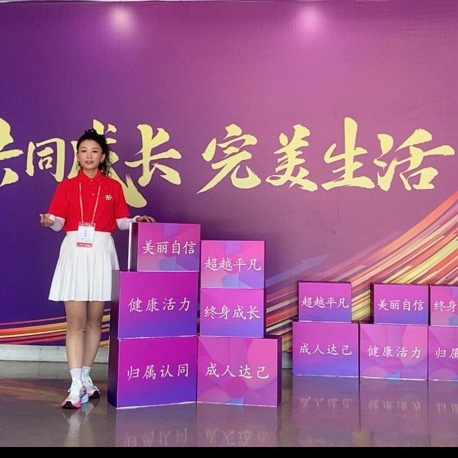 玲霞