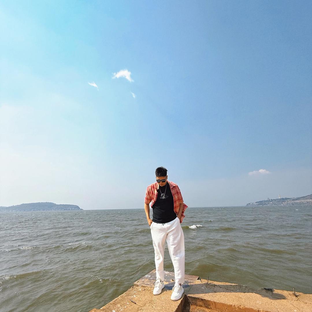 安康主持人周有为