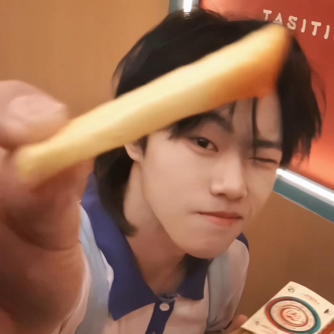 不眨眼