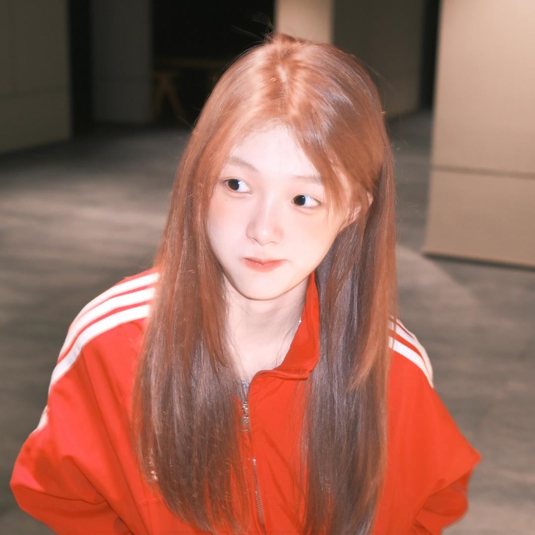 小跑一依