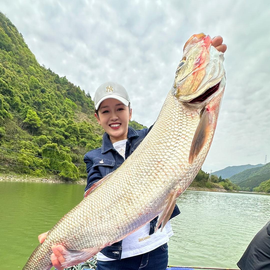 薇薇爱钓鱼🎣
