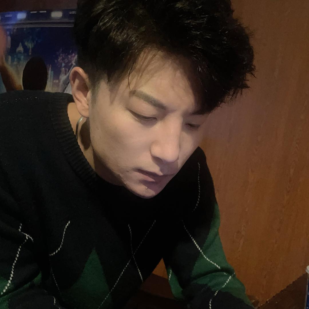 明明😜😜😜
