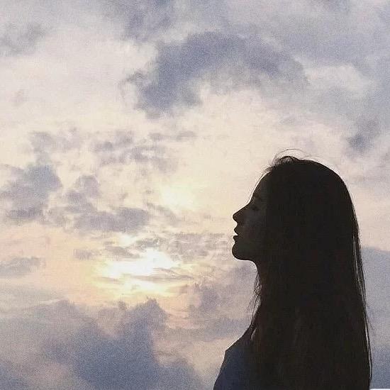 简  默