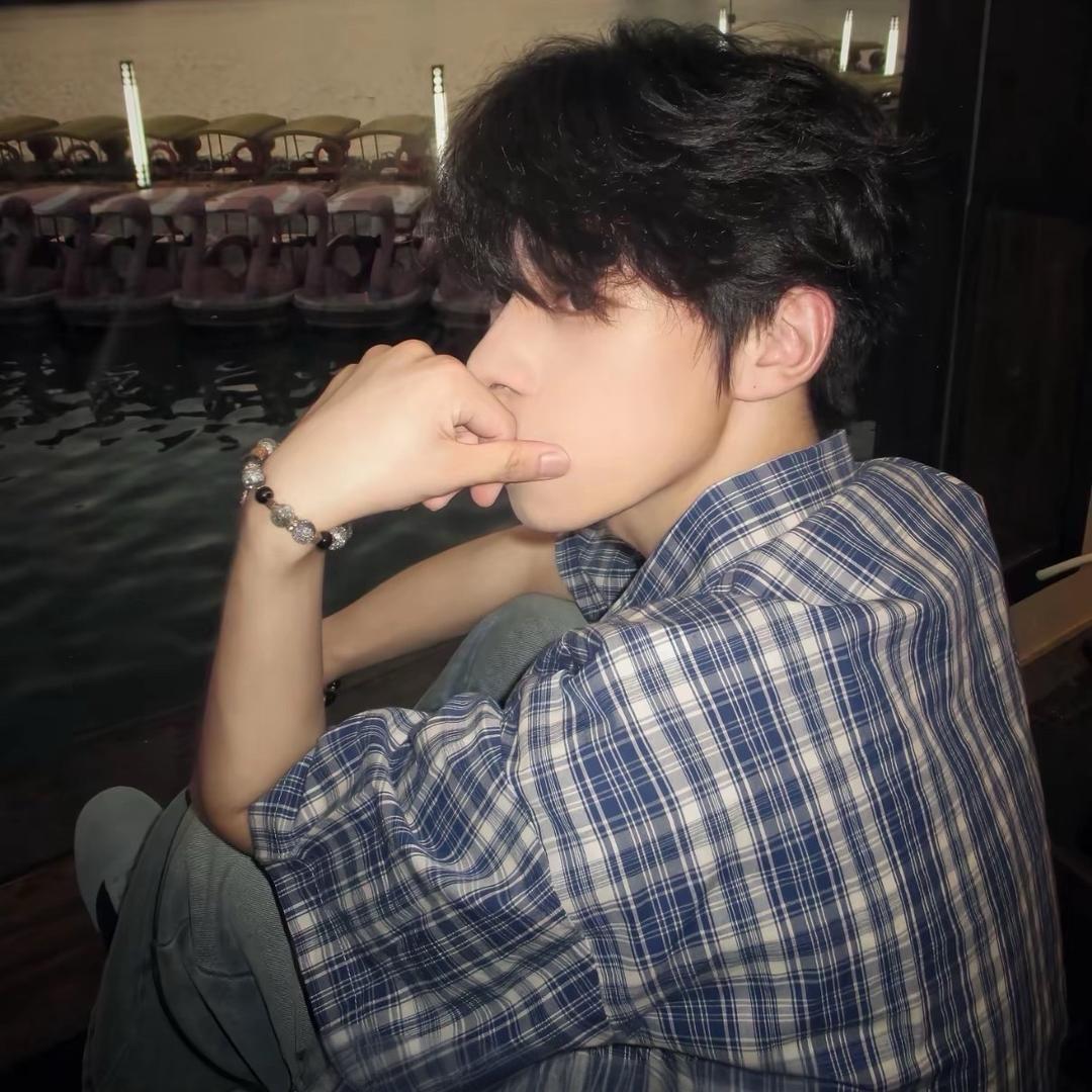 每天变帅亿点点💫