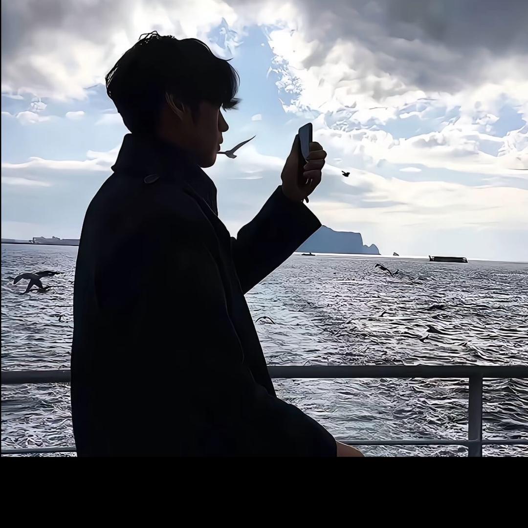 莫翘二郎腿