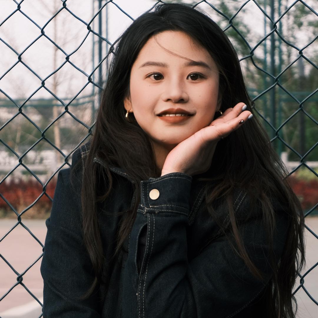 牙缝美眉