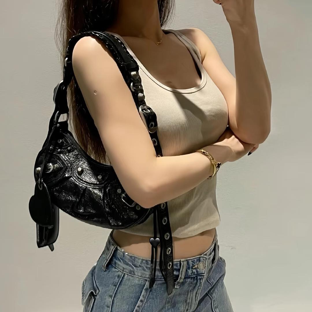 万江甜甜箱包好货店