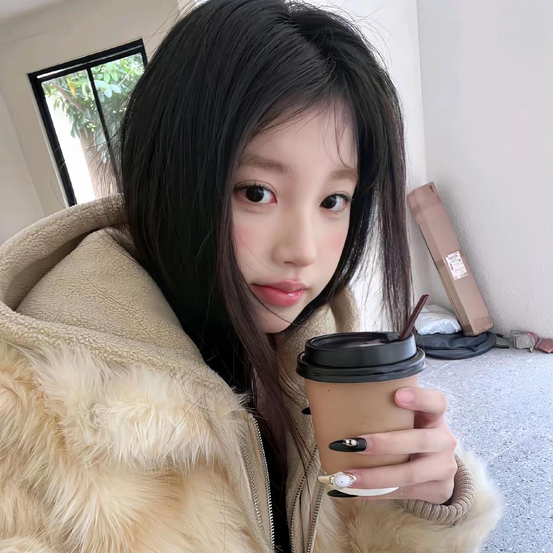 被二舅妈家的保姆强吻后变成的高痞帅男友