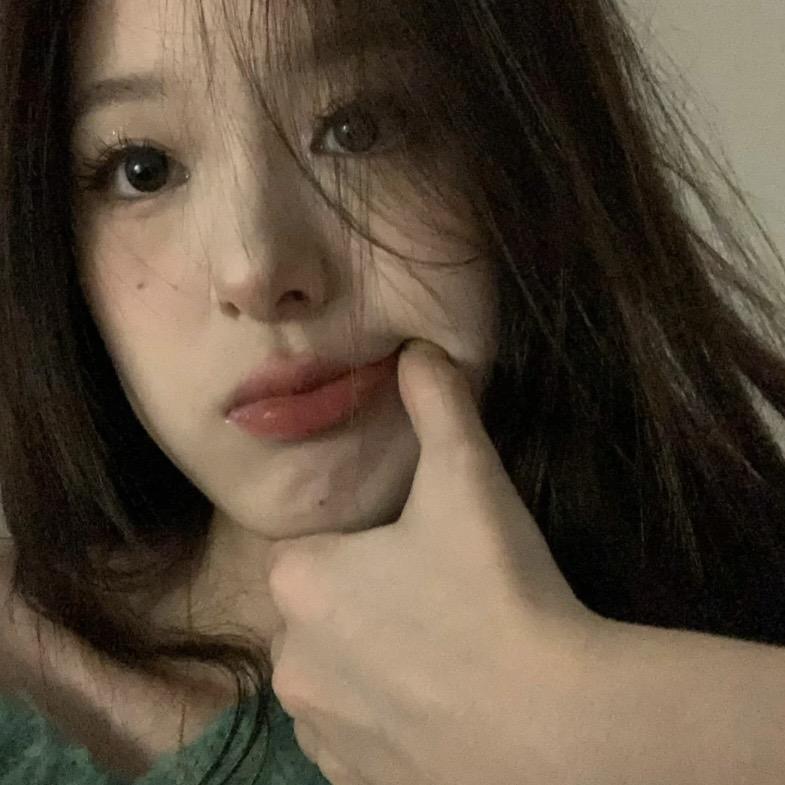 Zoë Chow