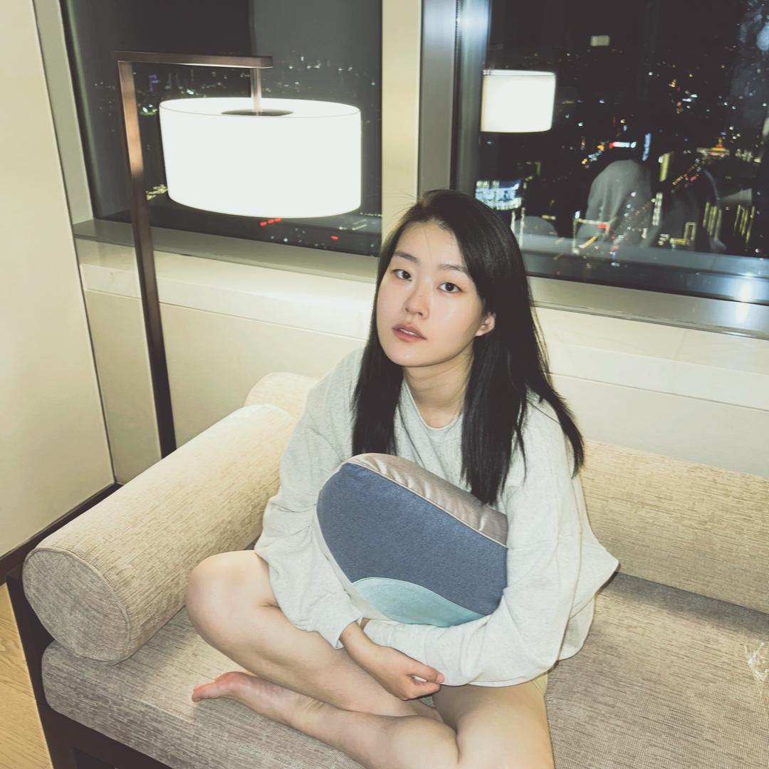 洛维思化妆师 苗