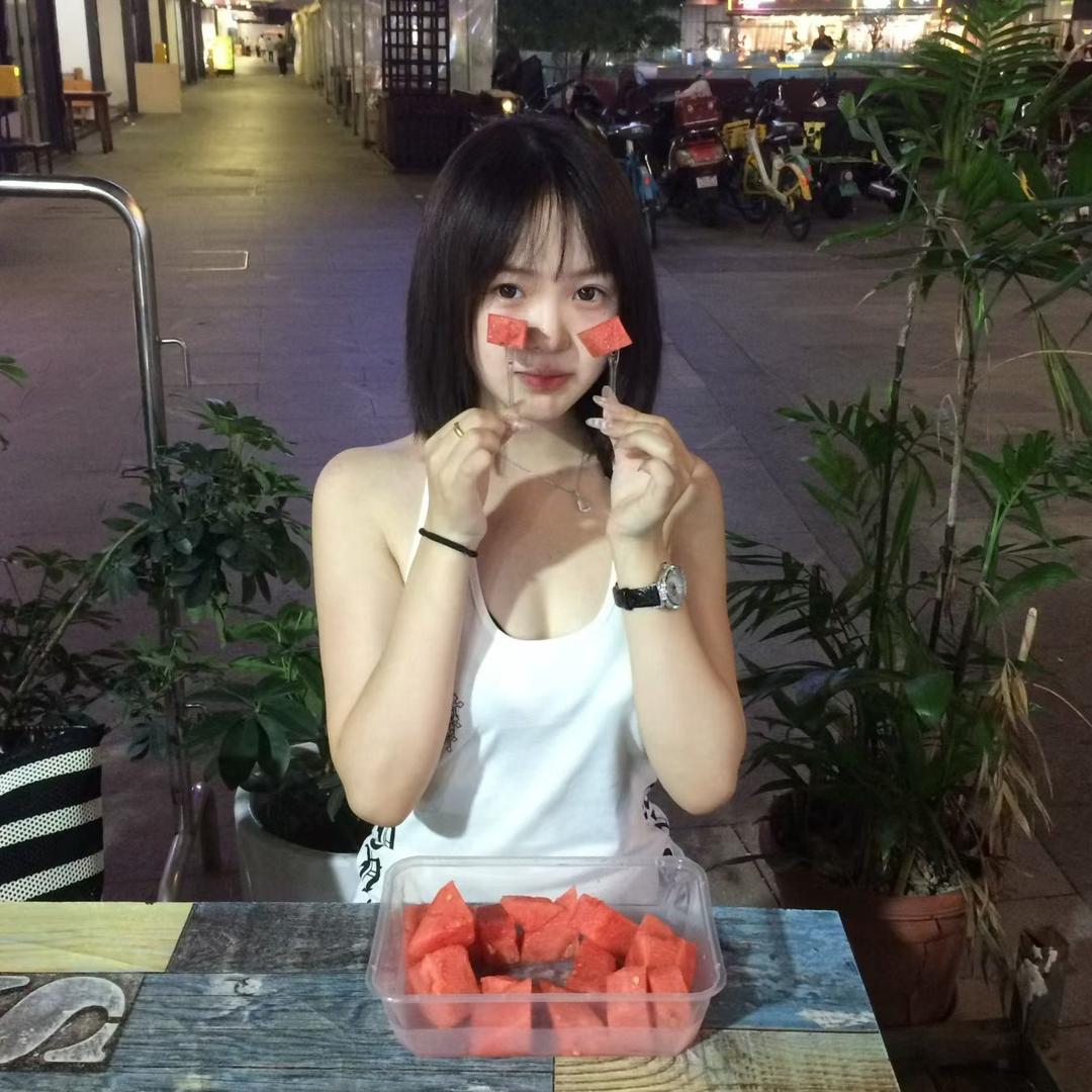 别再捏我脸啦！