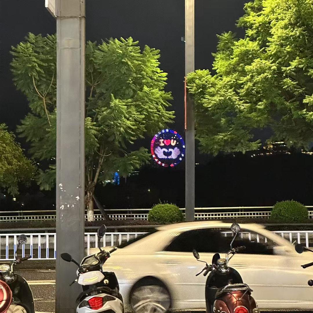 北极熊喝的烂醉偷偷流眼泪