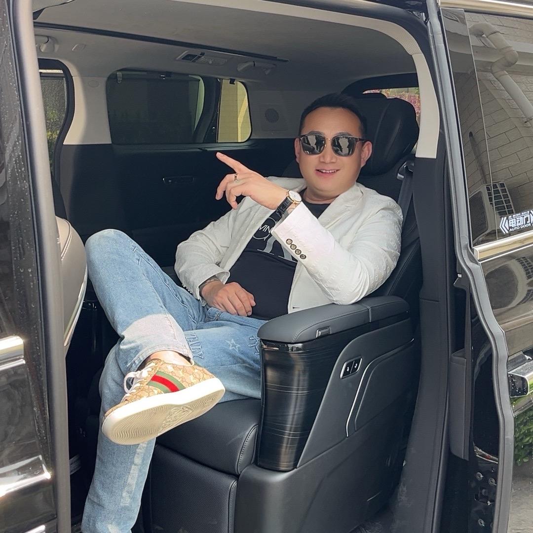 一个很哇塞的男人