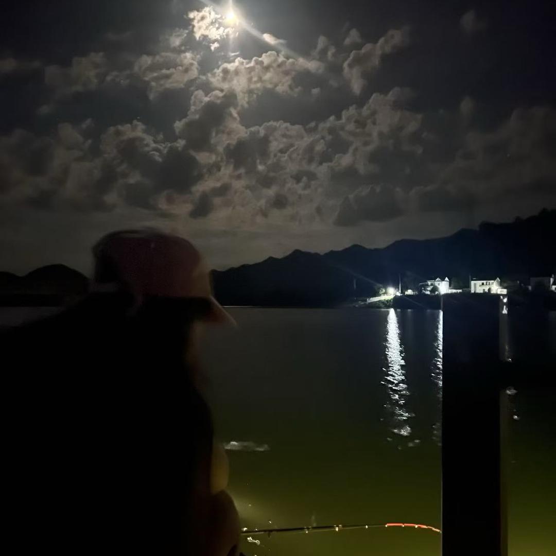太平湖老板娘爱钓鱼