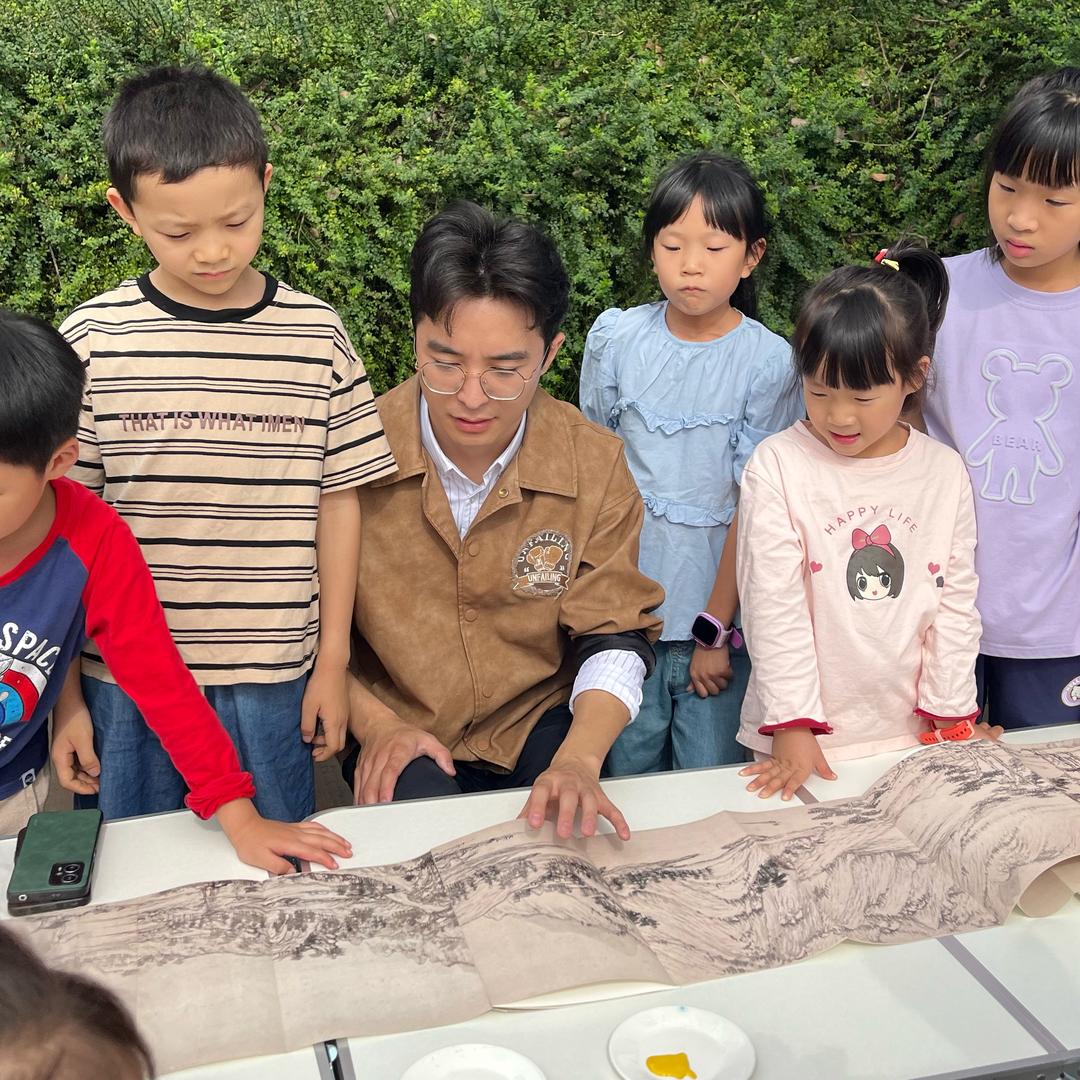 珞珈山下的书画室