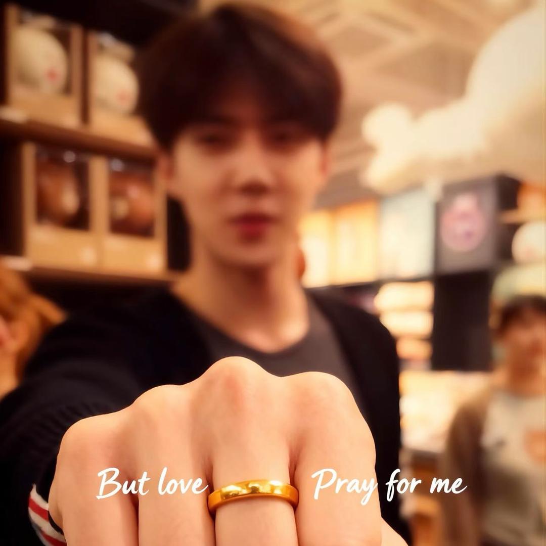 眼睛流番茄酱啦.