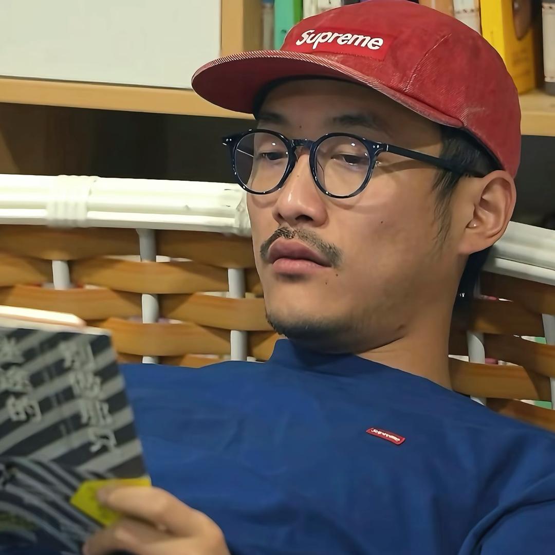 骑老奶奶闯红灯