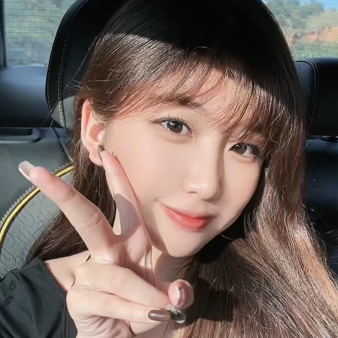 腼腆小美.