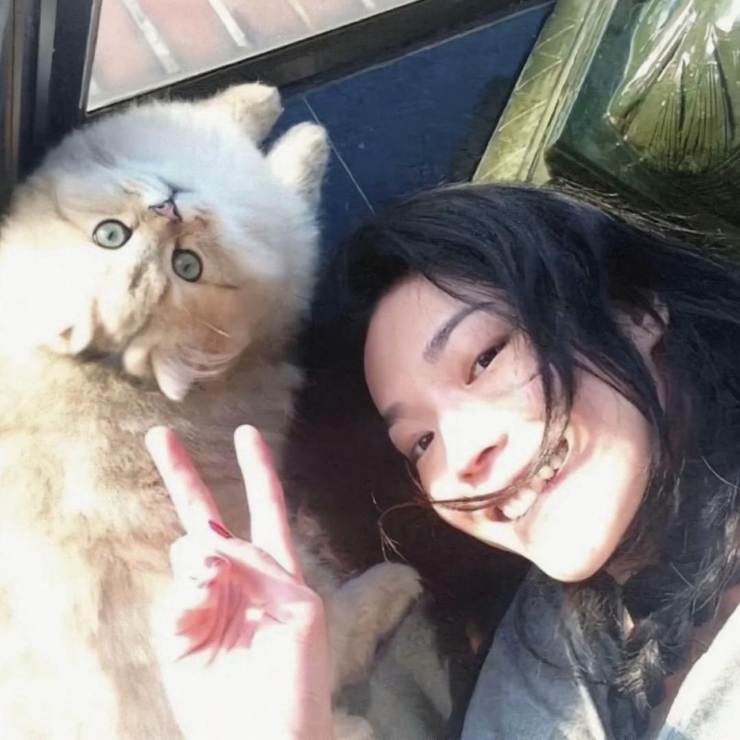 你脸红了阿
