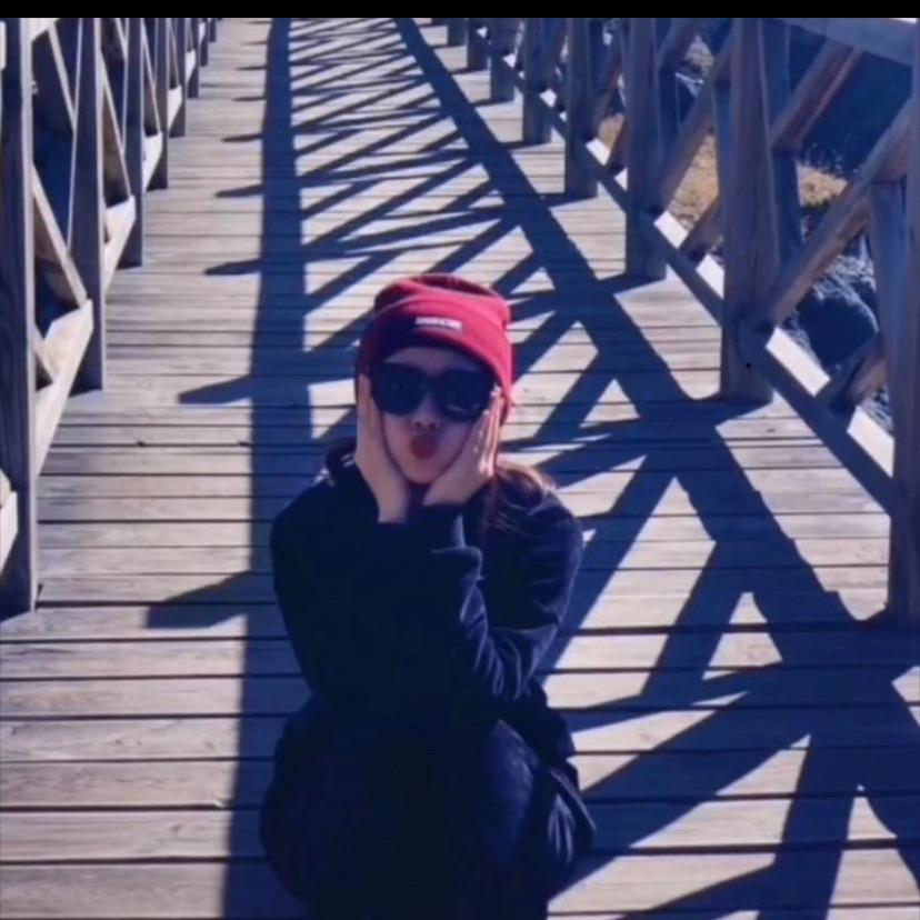 •生活在别处•