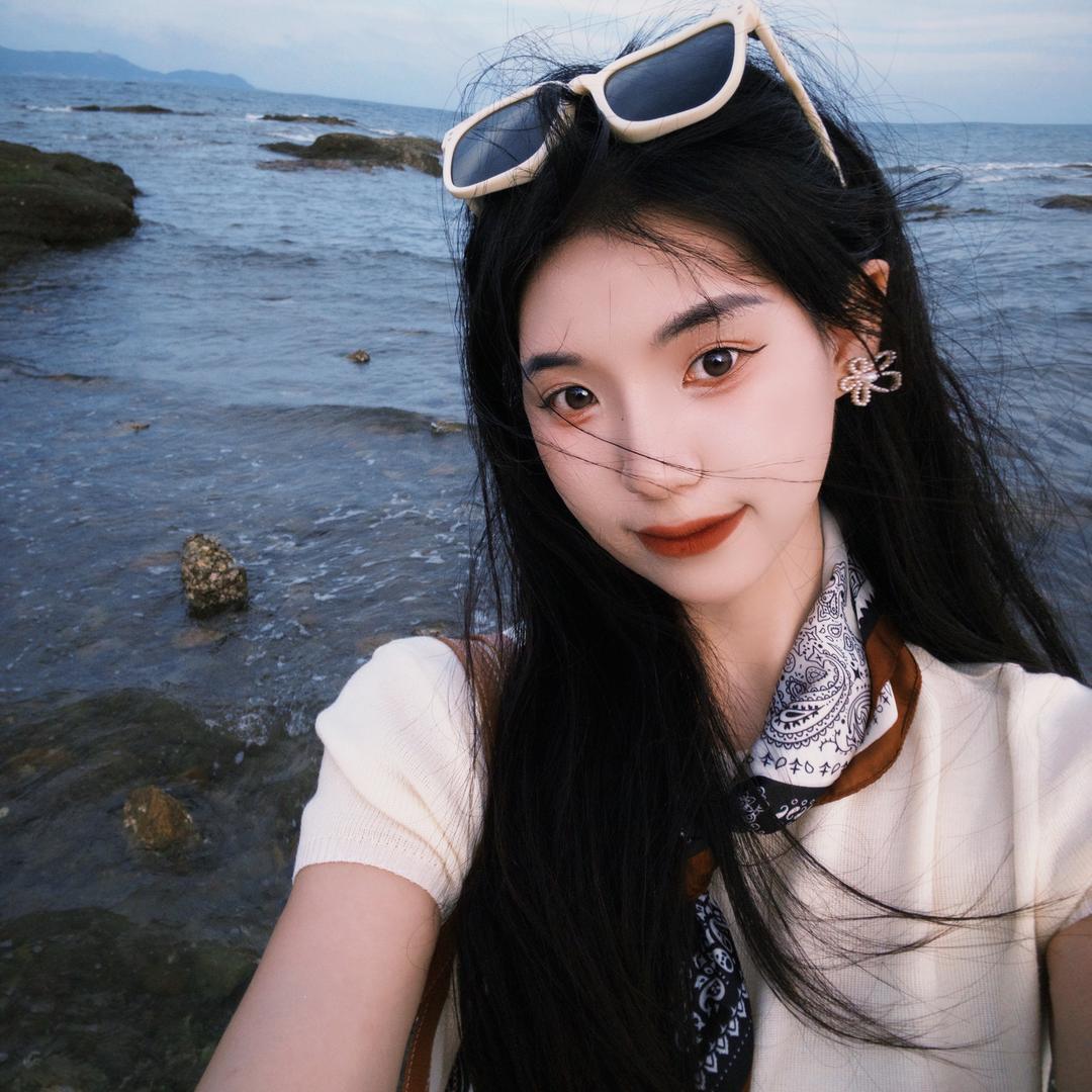 美女也会emo