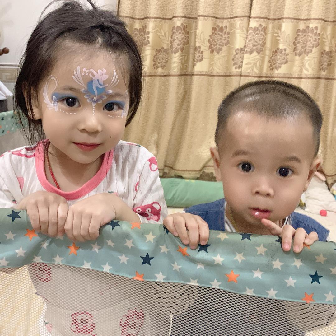 家有俩个小臭宝😉