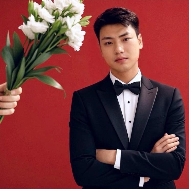 饿时馒头贵，饱时玫瑰香。