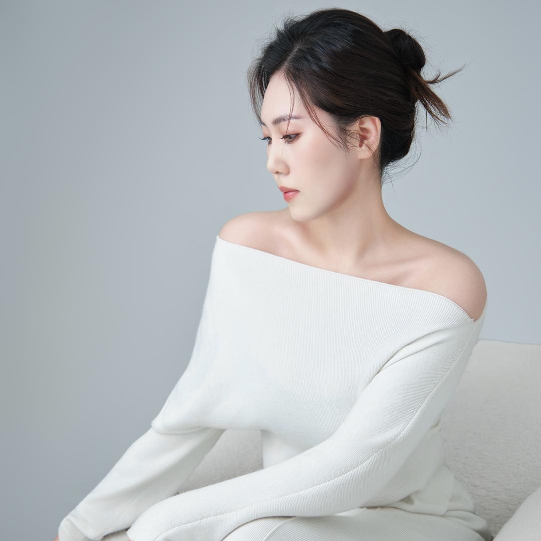 周周.