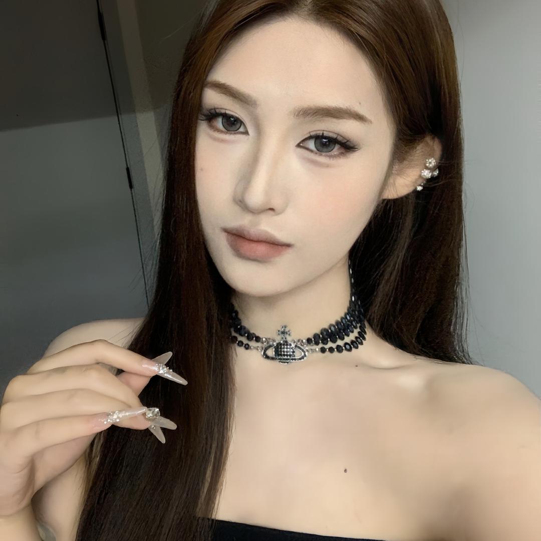 尹怡.