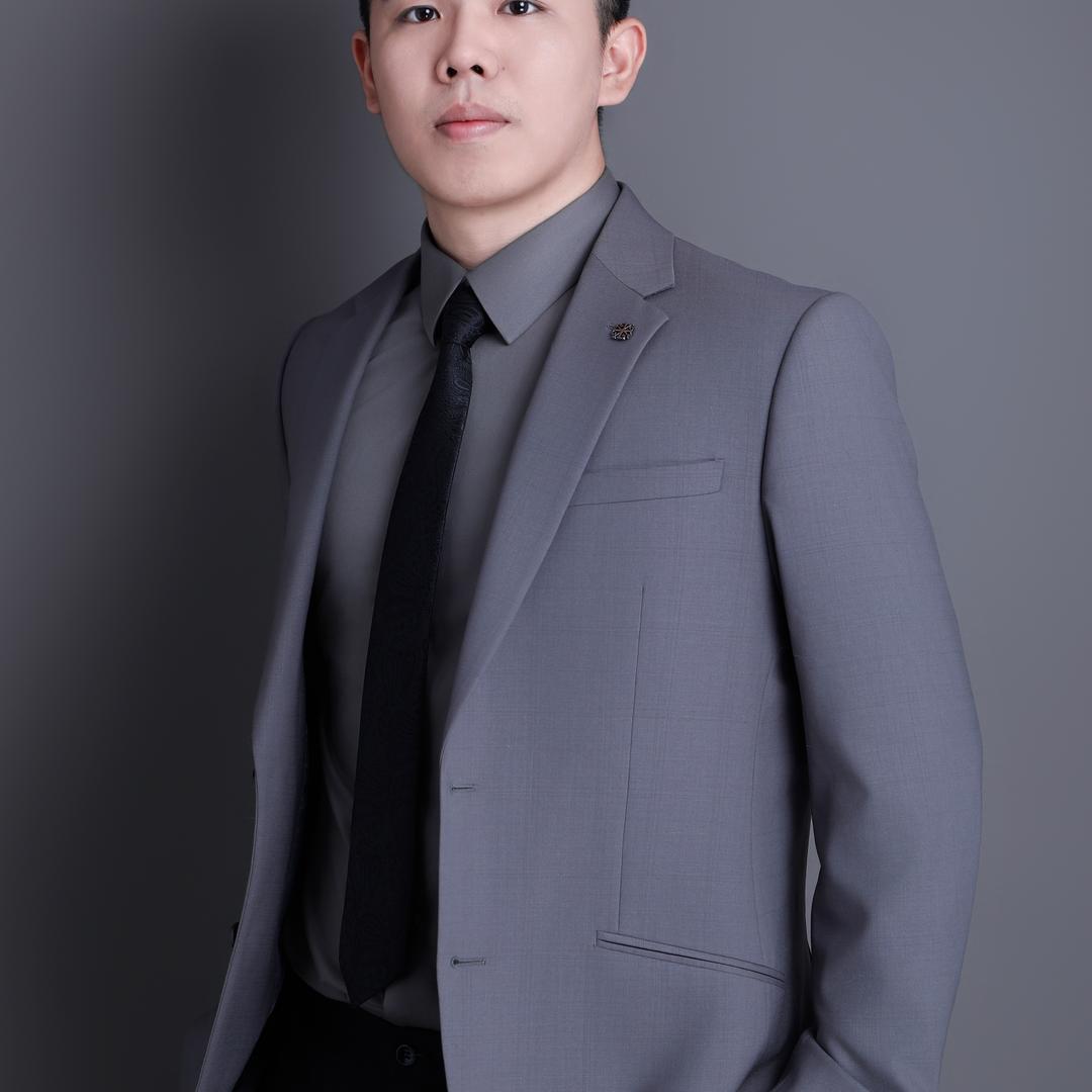 解说员李嘉伟
