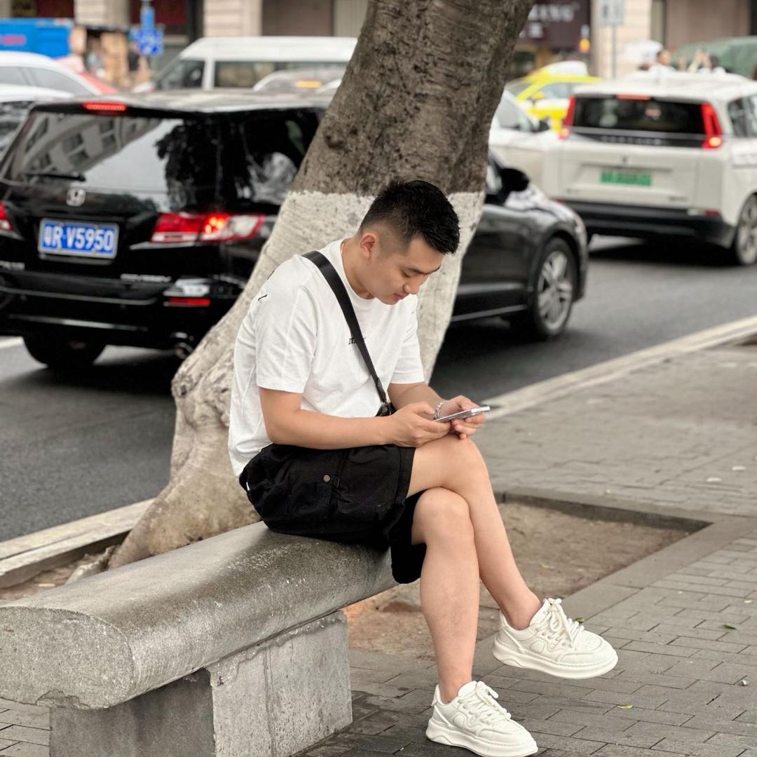 代莹男装优选