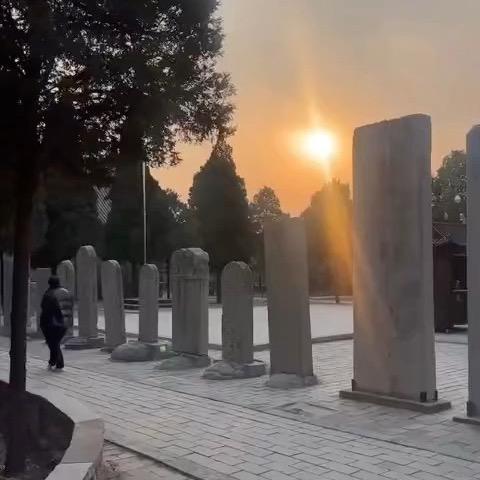 醟䎴