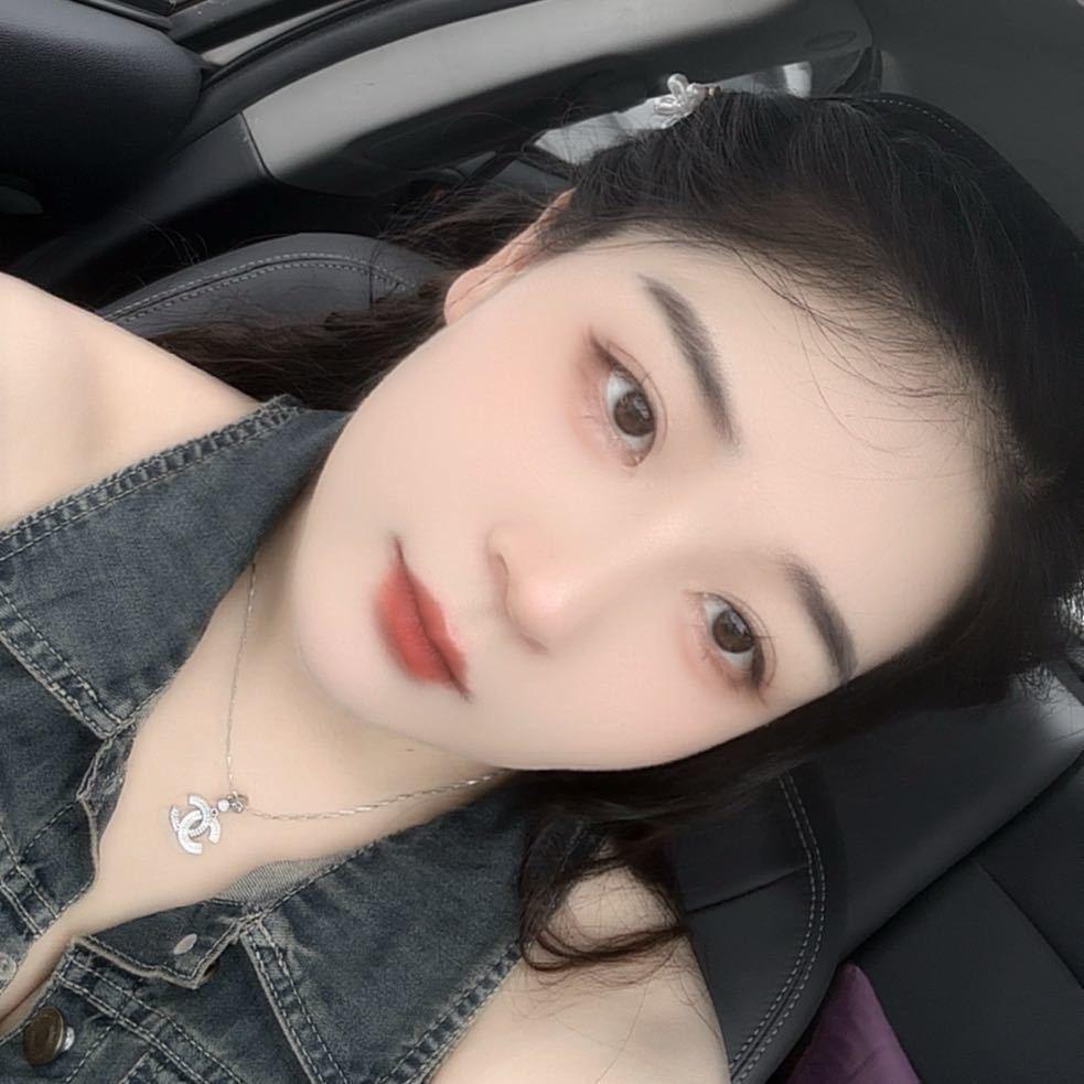 莉玫，小名虎牙妹
