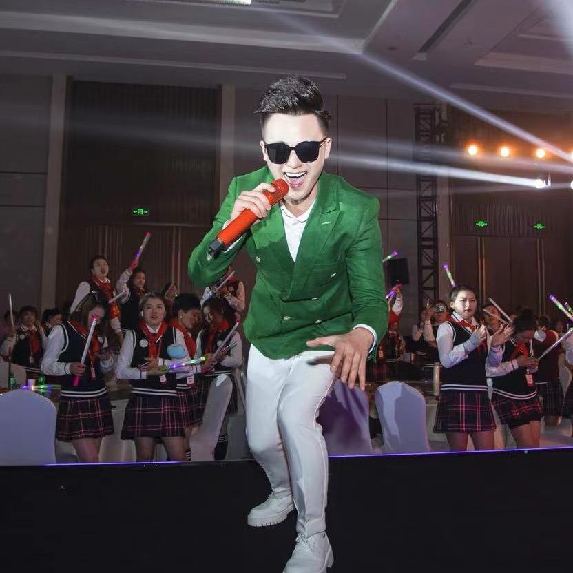 美业主持人阿航