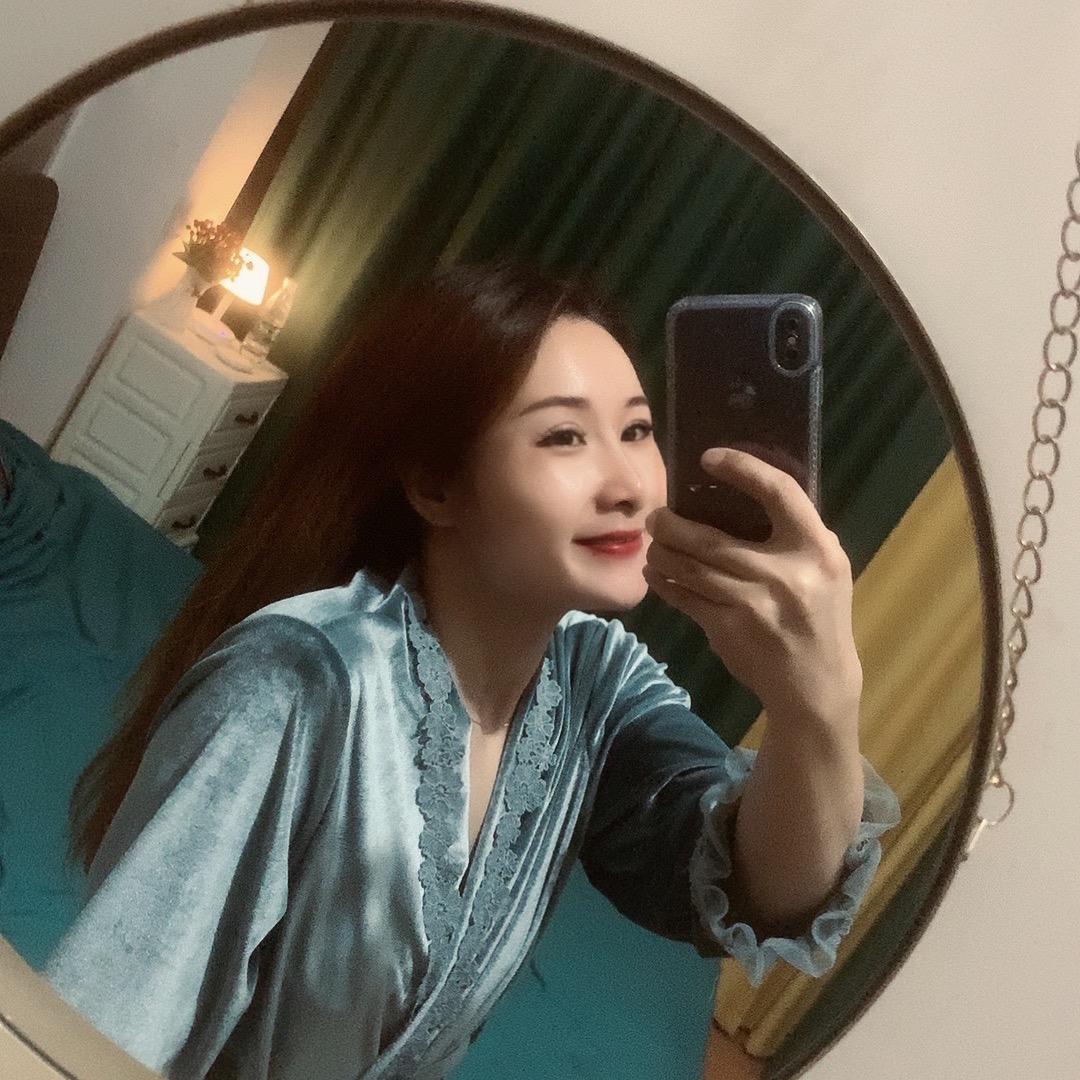 爱笑的小姐姐