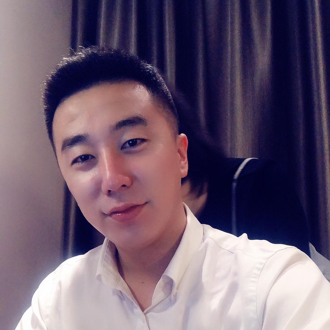 长春宏君和他的高尔夫