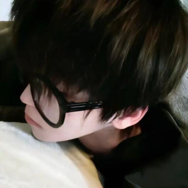 犯困.