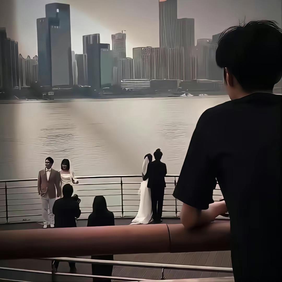 不提当年情.