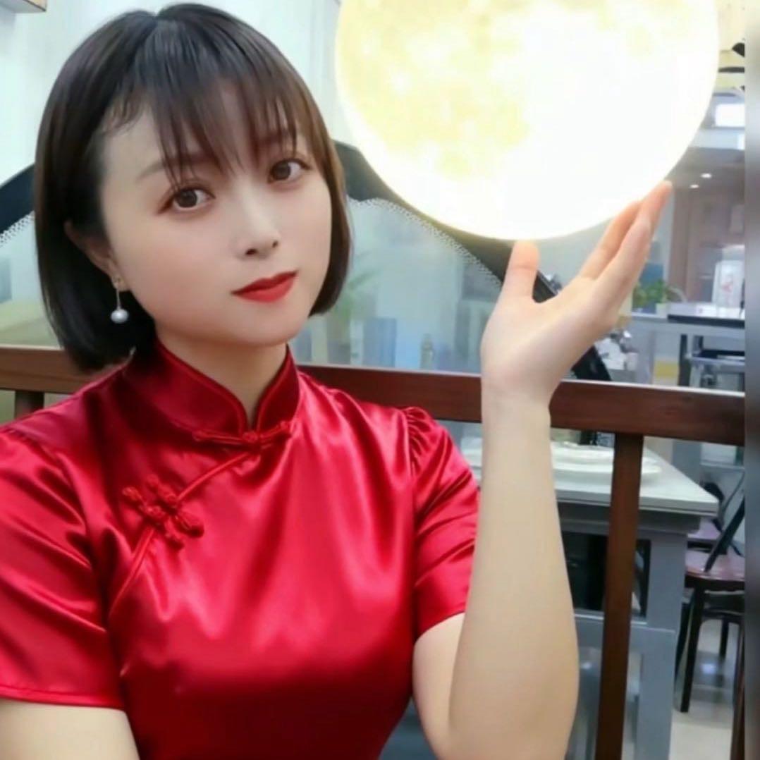得基烤肉的小姐姐