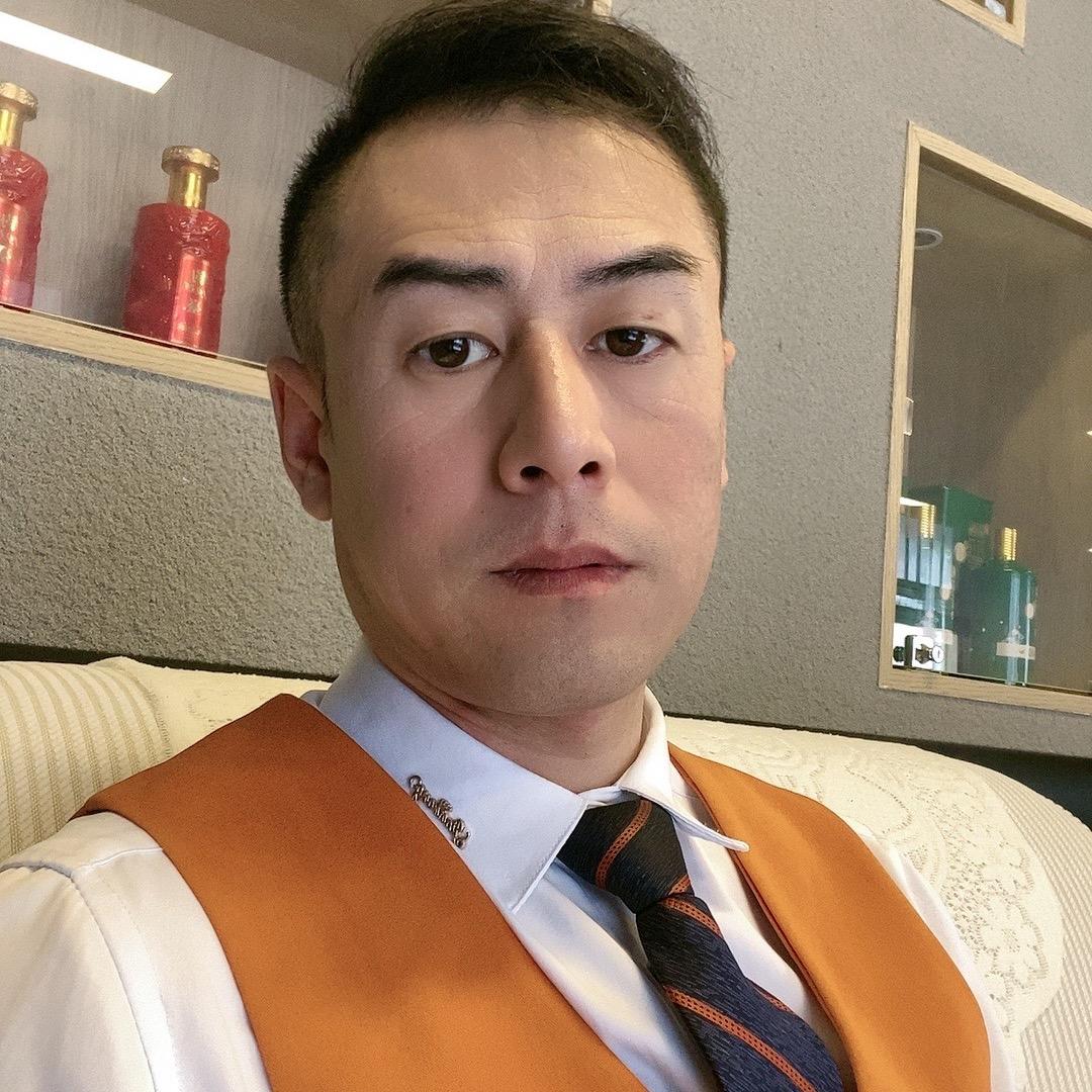 二晨.