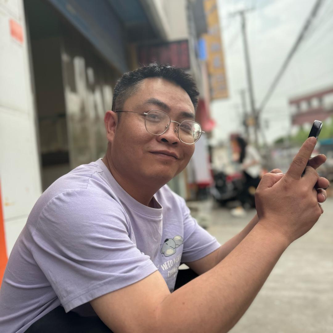 眼镜大碗牛肉面