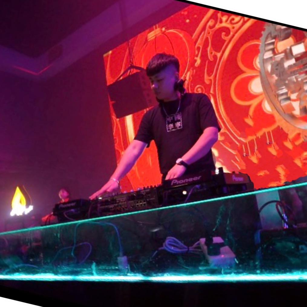 DJ小柏(👁ˍ👁)