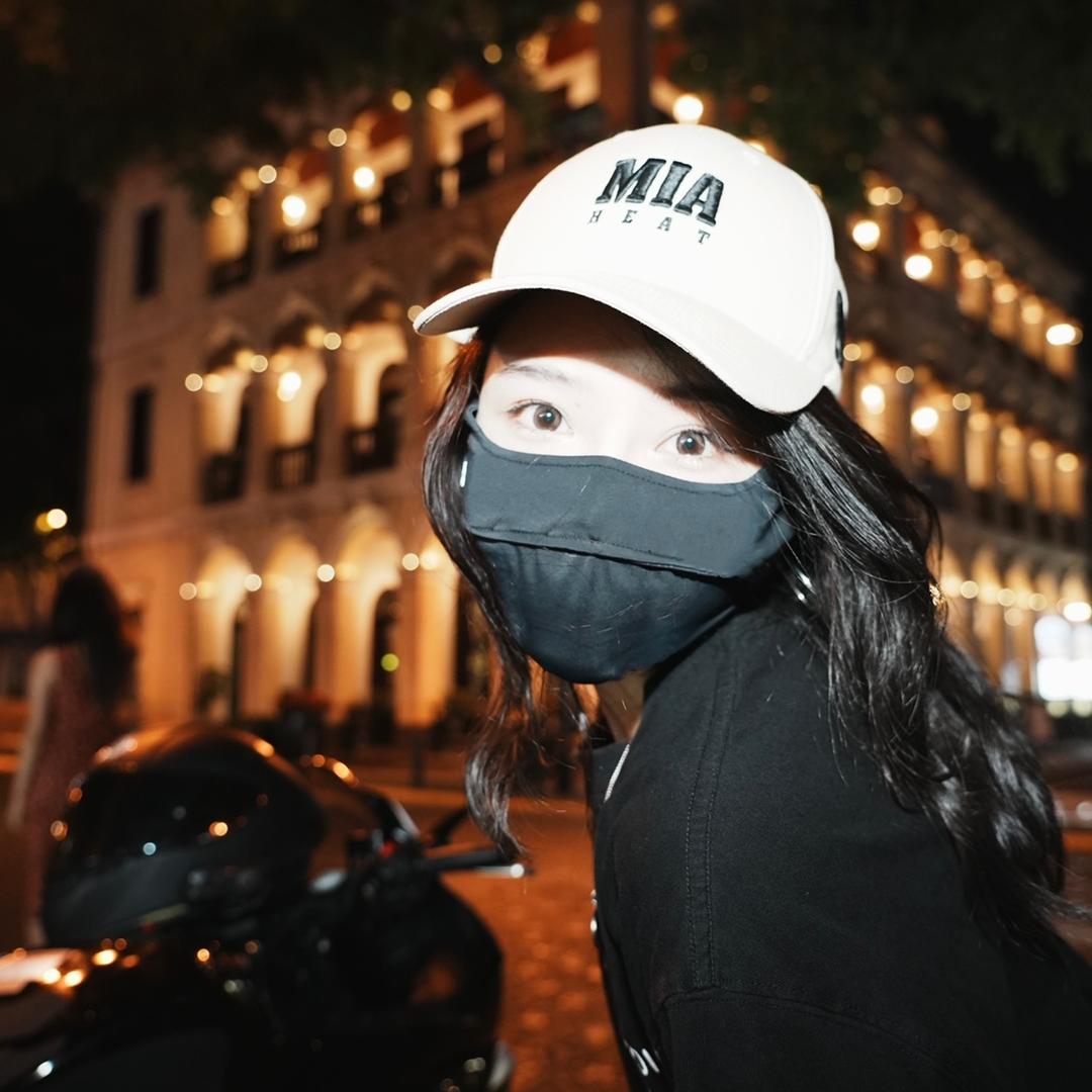 李 小 V