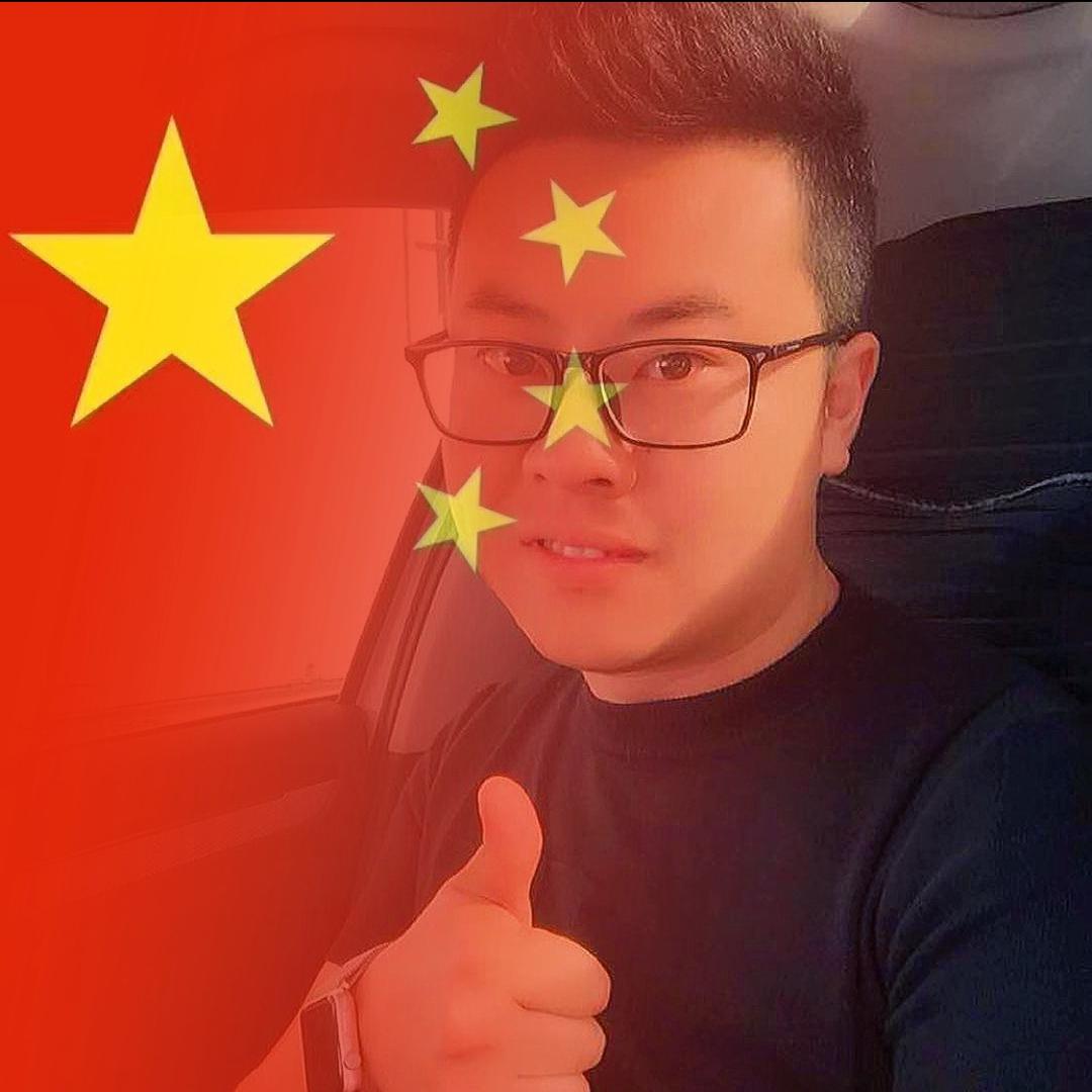 巴黎铁塔丶下的小老头