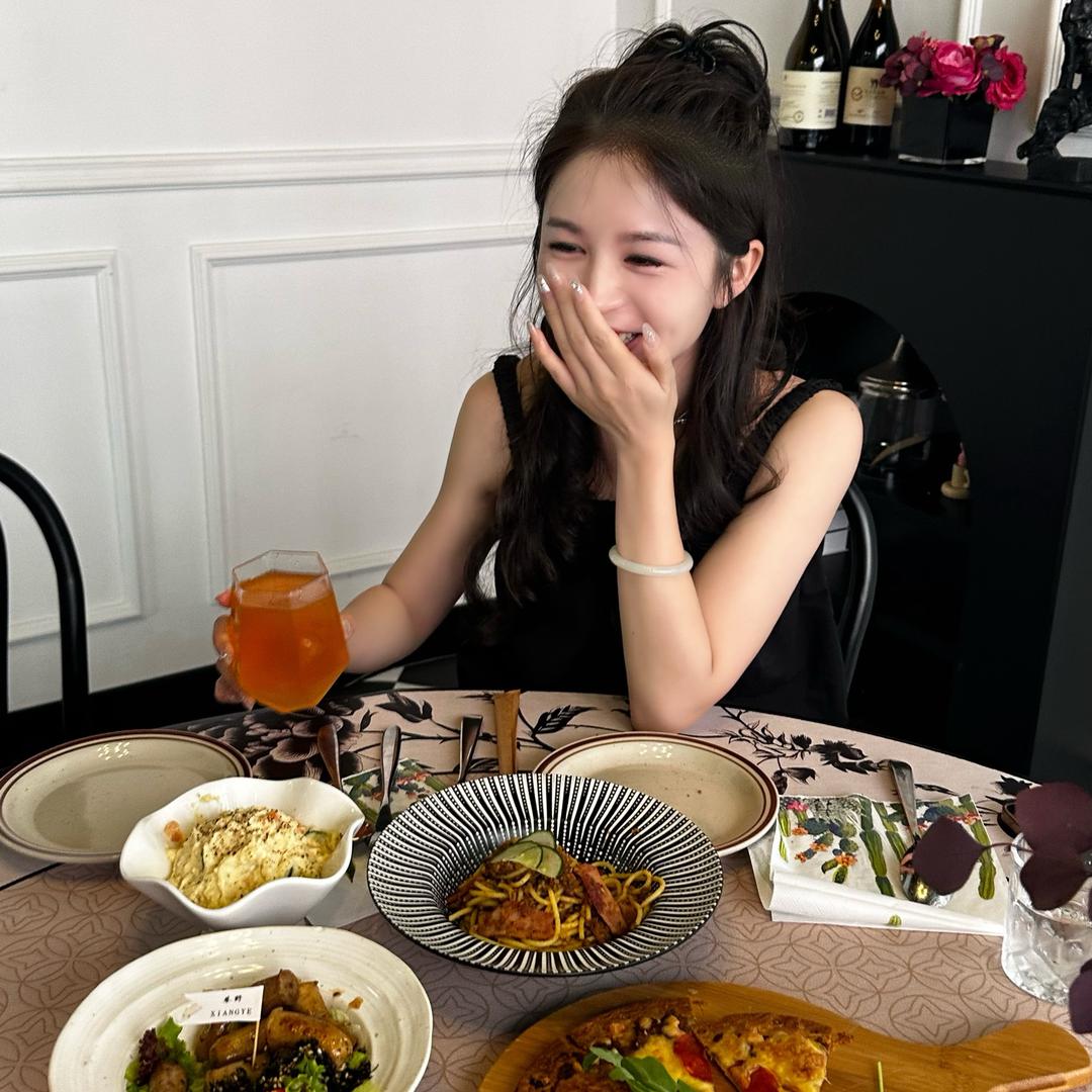小青吃半饱