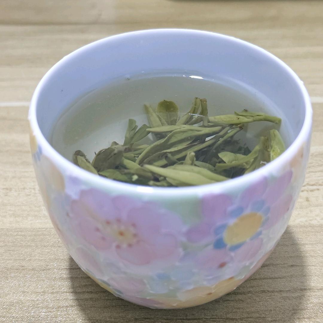 老何的茶小丁