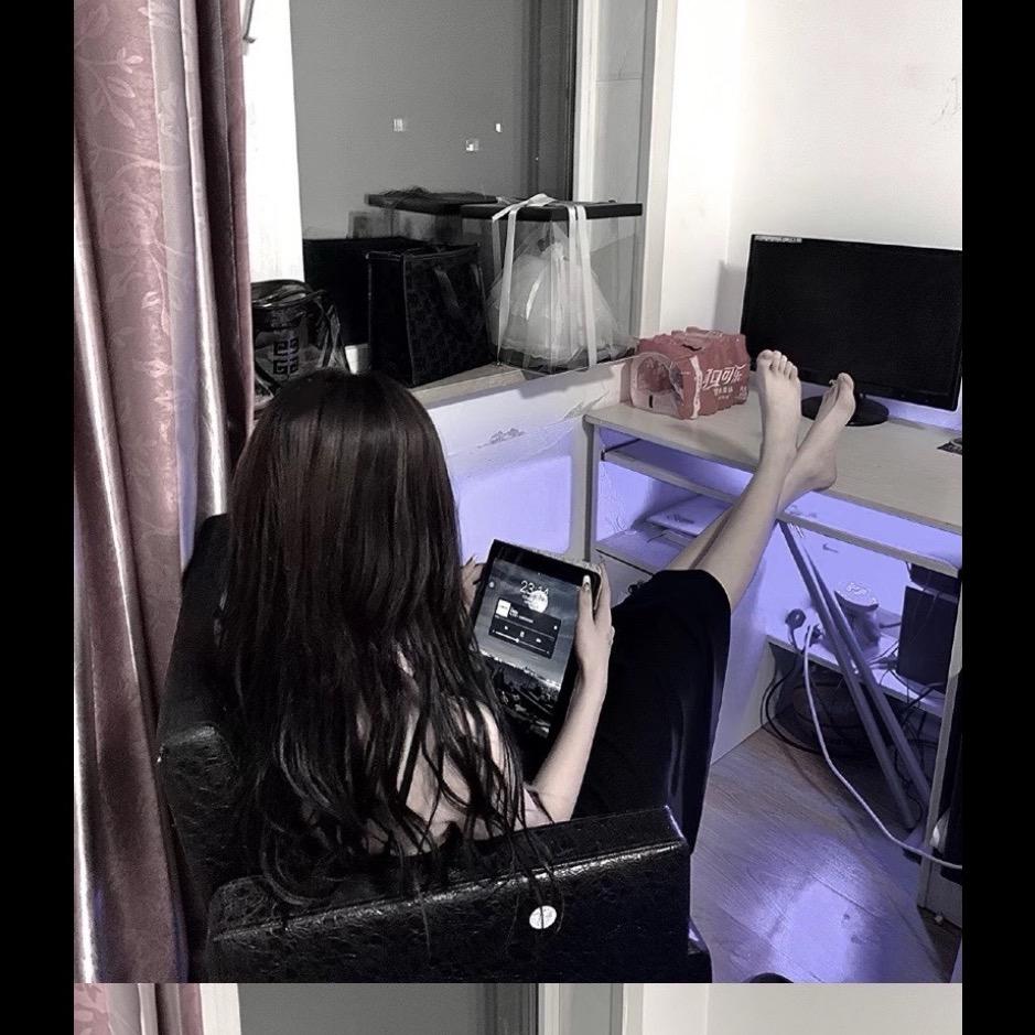 啵一口欣