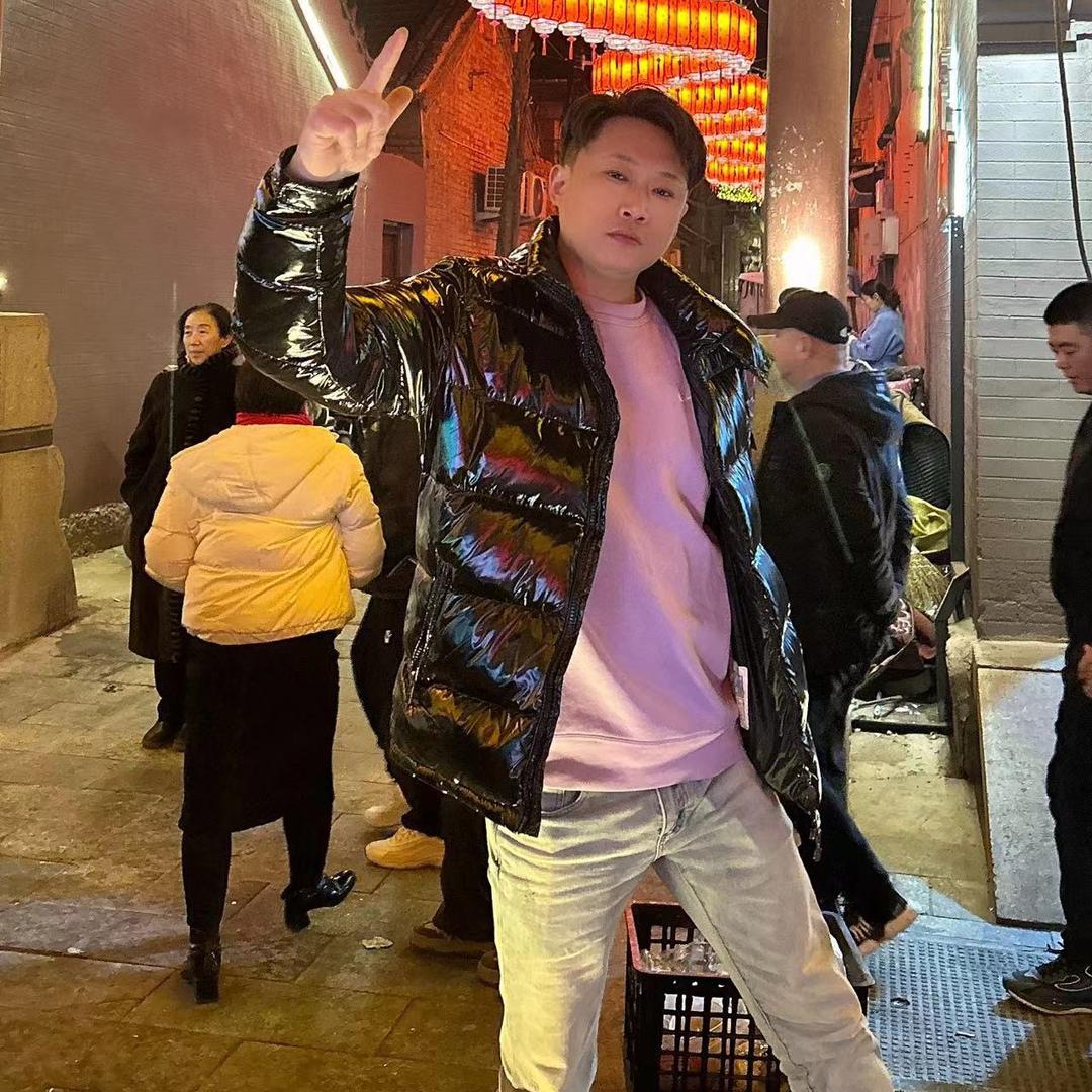 老胡家大饼卷肉吹个瓶