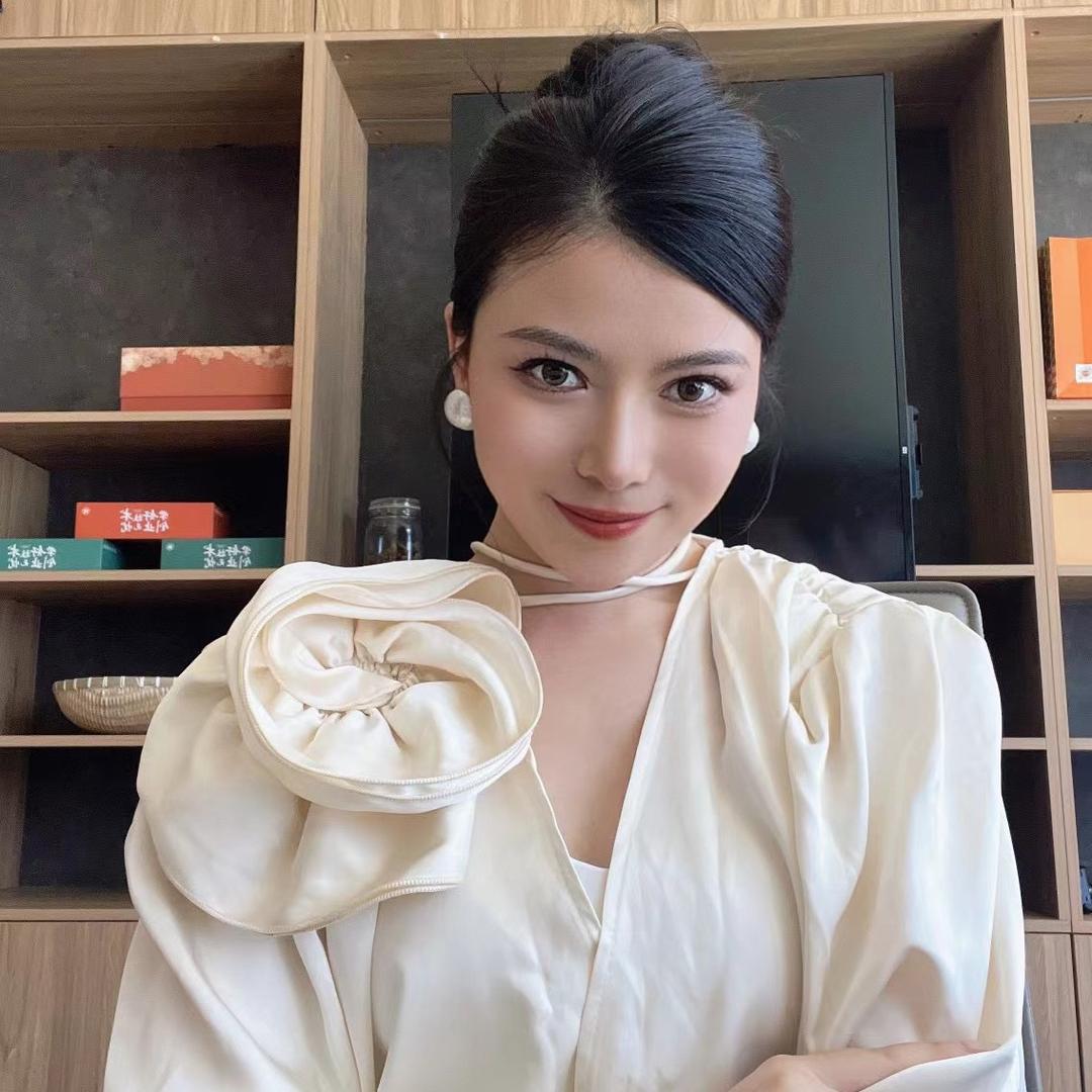 卖破酥包的美美