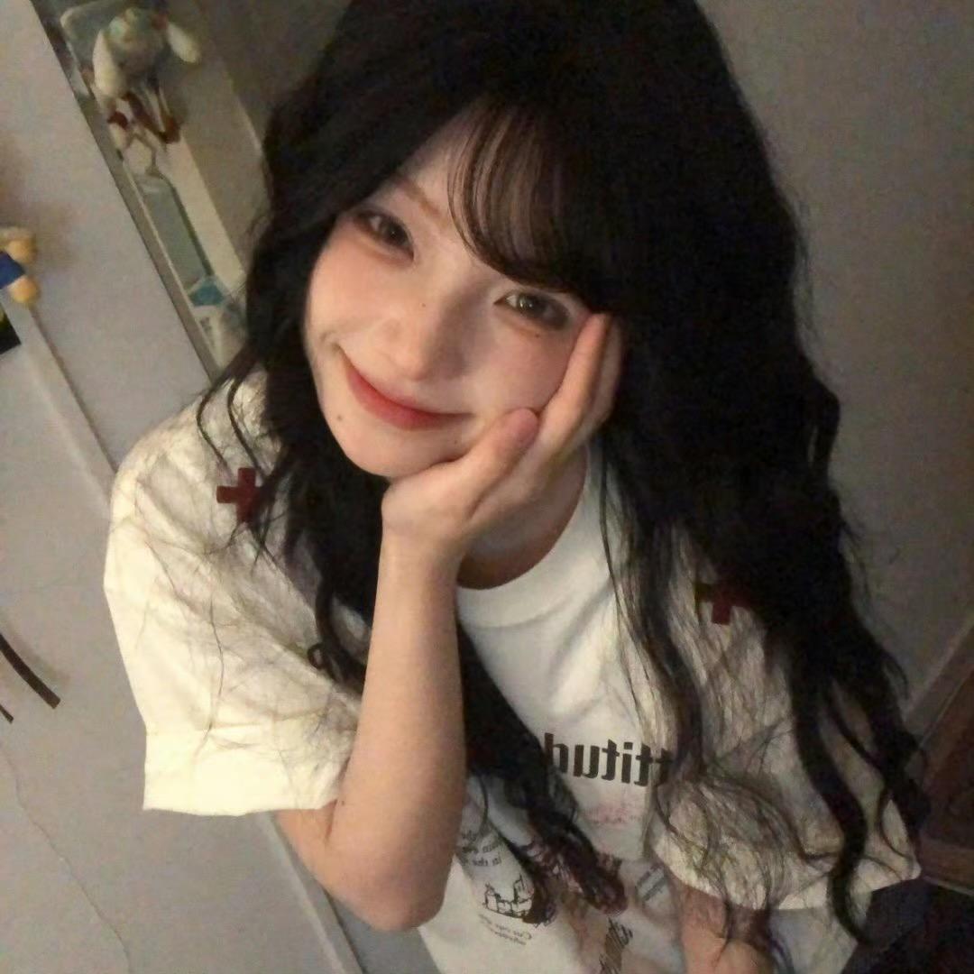 彩彩.